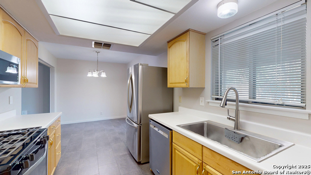 Image 11 of 20 For 2811 Old Field