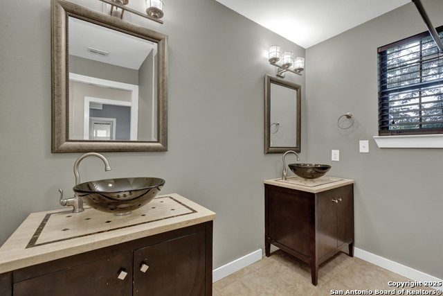 Listing photo id 9 for 1050 W. Coll