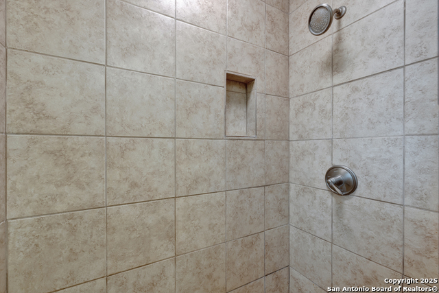 Listing photo id 10 for 1050 W. Coll