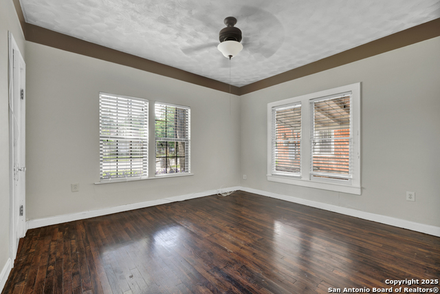 Listing photo id 13 for 1050 W. Coll