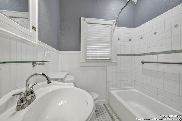 Listing photo id 15 for 1050 W. Coll