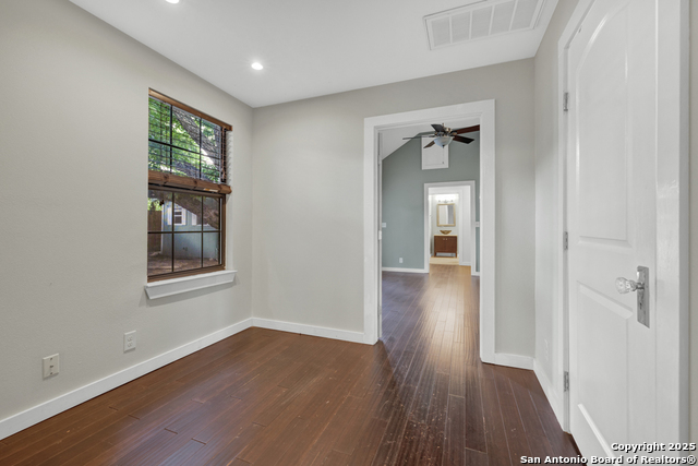 Listing photo id 16 for 1050 W. Coll