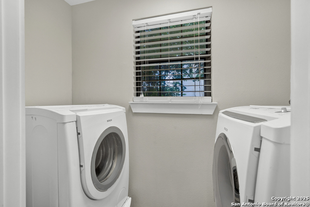 Listing photo id 17 for 1050 W. Coll