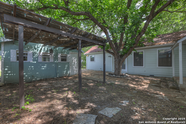 Listing photo id 18 for 1050 W. Coll