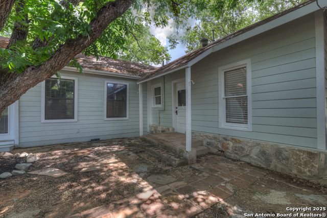 Listing photo id 19 for 1050 W. Coll