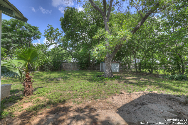 Listing photo id 24 for 1050 W. Coll