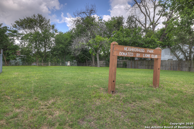 Listing photo id 25 for 1050 W. Coll