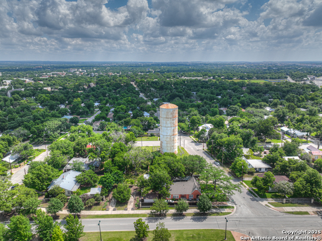 Listing photo id 27 for 1050 W. Coll