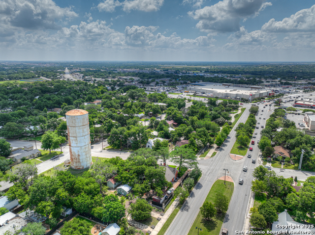 Listing photo id 28 for 1050 W. Coll