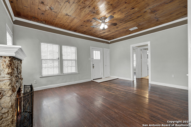 Listing photo id 3 for 1050 W. Coll