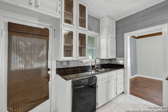 Listing photo id 6 for 1050 W. Coll