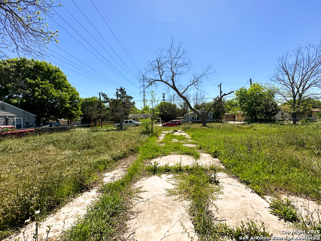 Image 2 of 6 For 317 W Wright Blvd