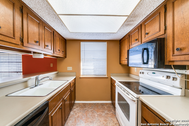 Image 5 of 12 For 5215 Vinecrest