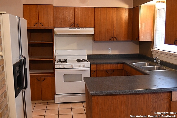 Image 3 of 9 For 2718 Woodbury Dr