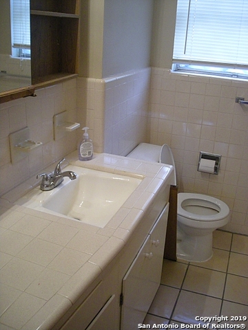 Image 5 of 9 For 2718 Woodbury Dr