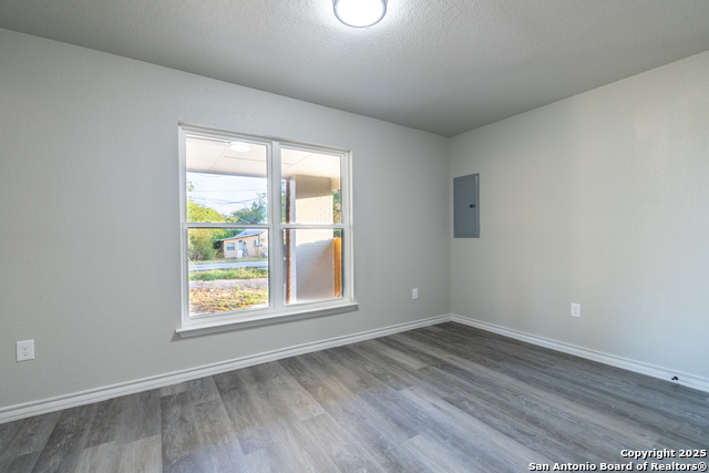 Image 11 of 23 For 8170 6th  