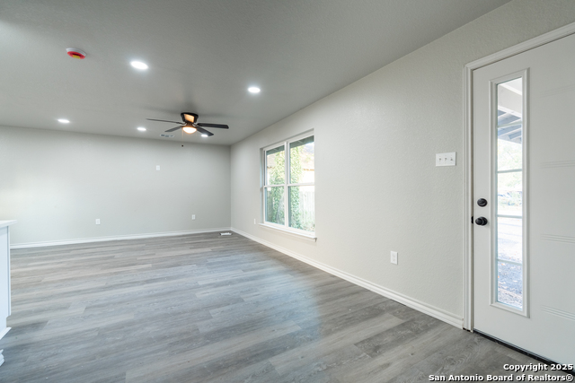 Image 9 of 23 For 8170 6th  