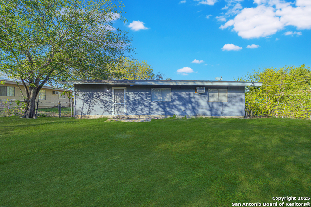 Listing photo id 8 for 6134 Cedar Valley
