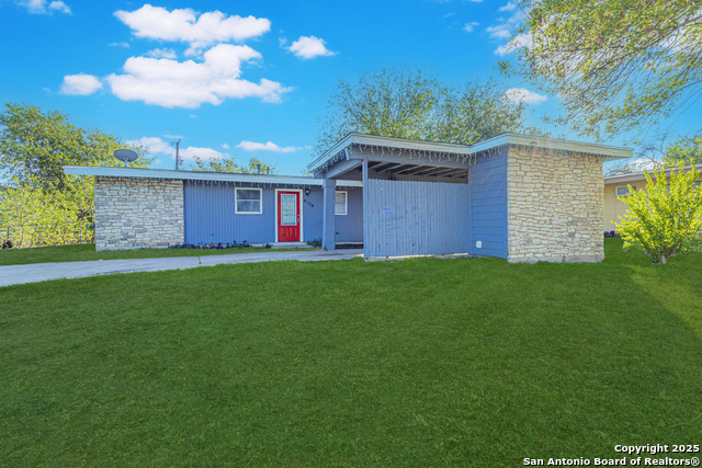 Listing photo id 9 for 6134 Cedar Valley