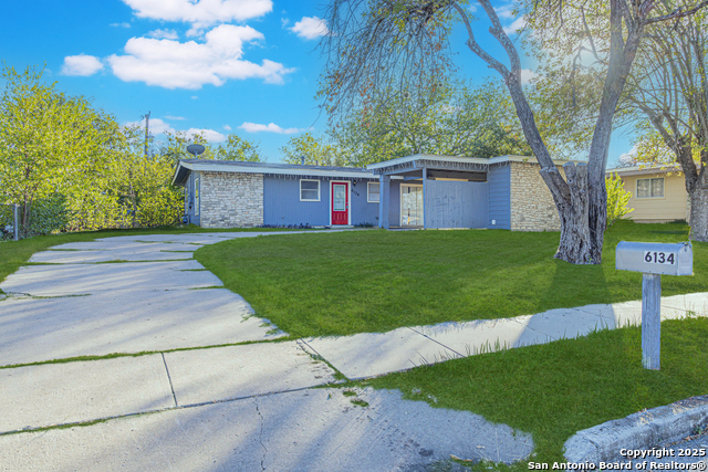 Listing photo id 10 for 6134 Cedar Valley