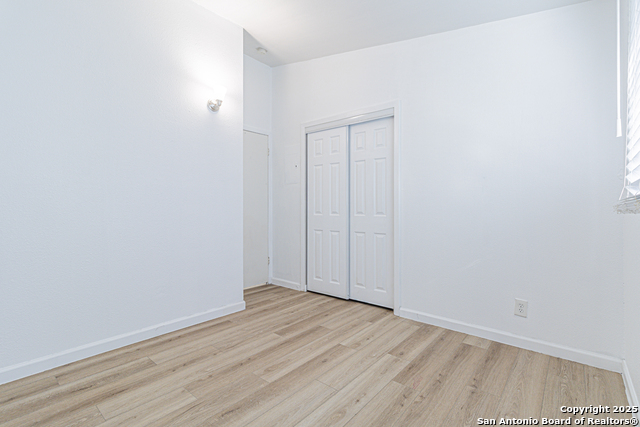 Listing photo id 11 for 6134 Cedar Valley