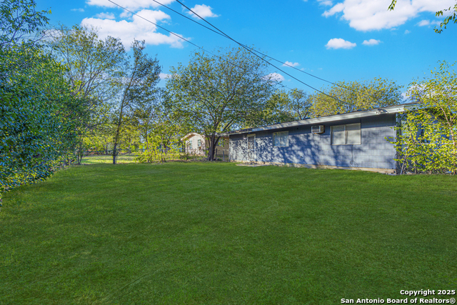 Listing photo id 12 for 6134 Cedar Valley