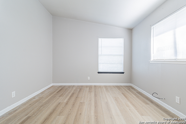 Listing photo id 13 for 6134 Cedar Valley