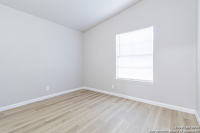 Listing photo id 17 for 6134 Cedar Valley