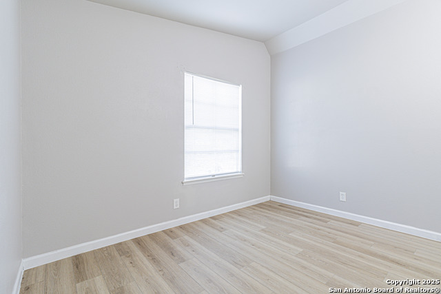 Listing photo id 19 for 6134 Cedar Valley