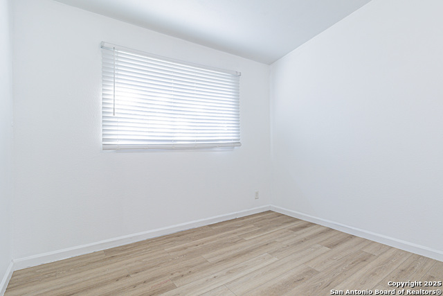 Listing photo id 28 for 6134 Cedar Valley