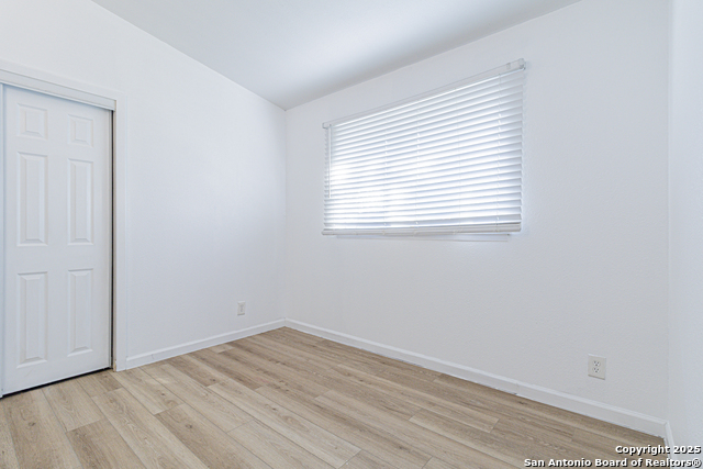 Listing photo id 29 for 6134 Cedar Valley