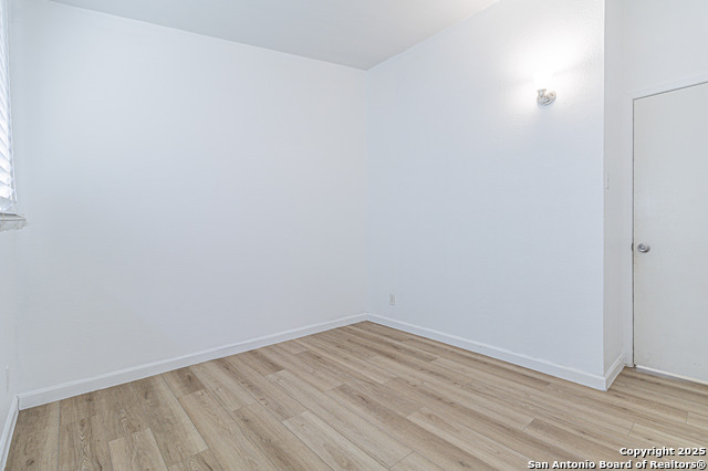 Listing photo id 31 for 6134 Cedar Valley