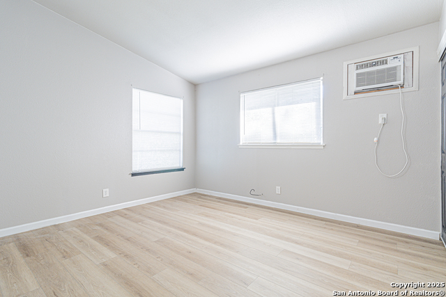 Listing photo id 32 for 6134 Cedar Valley