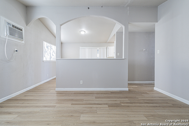 Listing photo id 2 for 6134 Cedar Valley