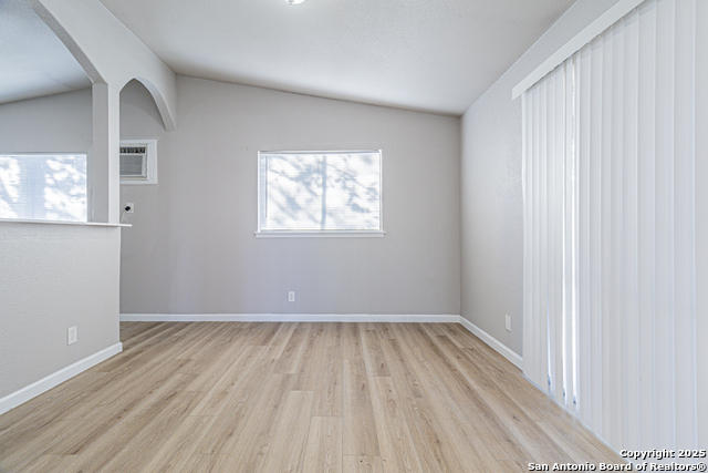 Listing photo id 39 for 6134 Cedar Valley