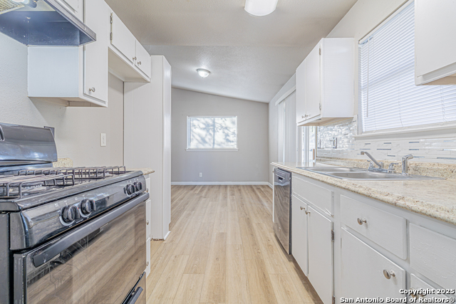 Listing photo id 40 for 6134 Cedar Valley