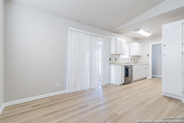 Listing photo id 42 for 6134 Cedar Valley