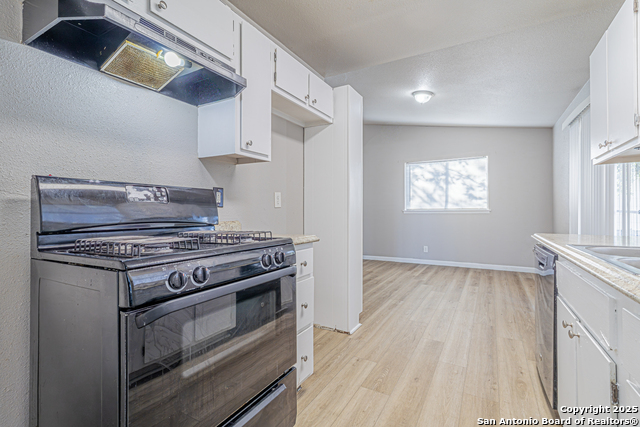 Listing photo id 5 for 6134 Cedar Valley