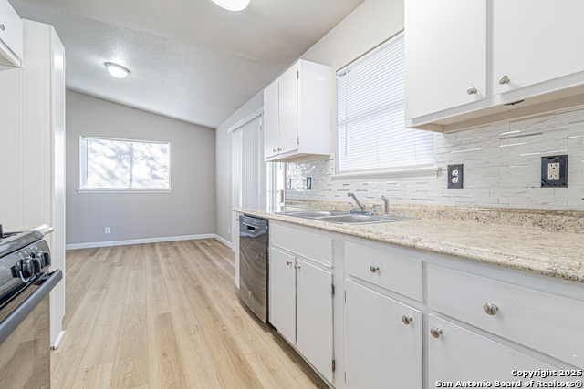 Listing photo id 6 for 6134 Cedar Valley