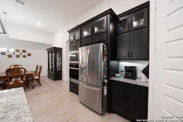 Image 10 of 25 For 1718 Dunvegan Park