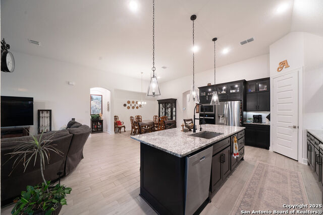 Image 11 of 25 For 1718 Dunvegan Park