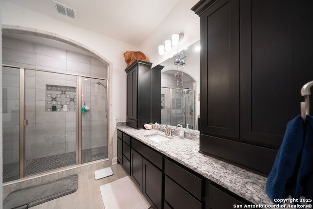 Image 16 of 25 For 1718 Dunvegan Park