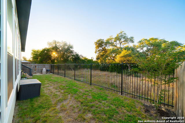 Image 25 of 25 For 1718 Dunvegan Park