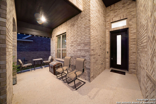 Image 3 of 25 For 1718 Dunvegan Park