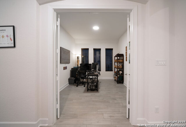 Image 4 of 25 For 1718 Dunvegan Park