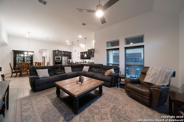 Image 6 of 25 For 1718 Dunvegan Park