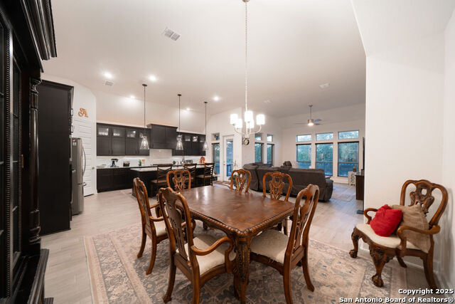 Image 7 of 25 For 1718 Dunvegan Park