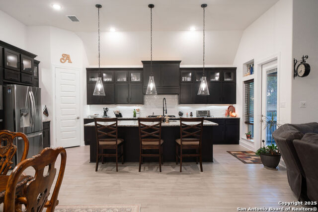 Image 8 of 25 For 1718 Dunvegan Park