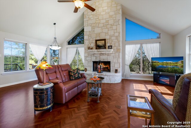 Listing photo id 4 for 116 Ridge Pl