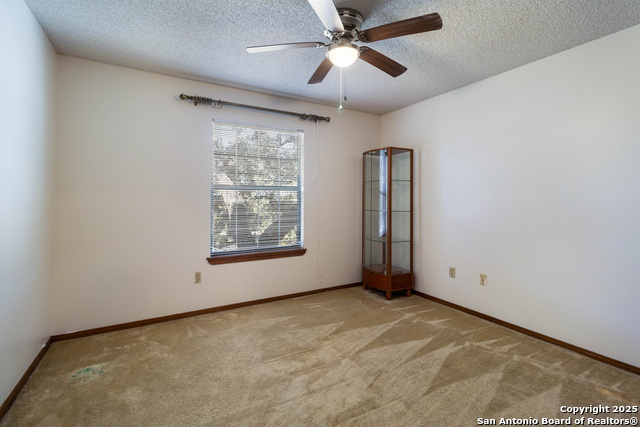 Listing photo id 12 for 29342 Seabiscuit